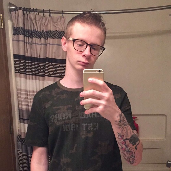 Meet your Posher, Addison - Picture 1 of 1